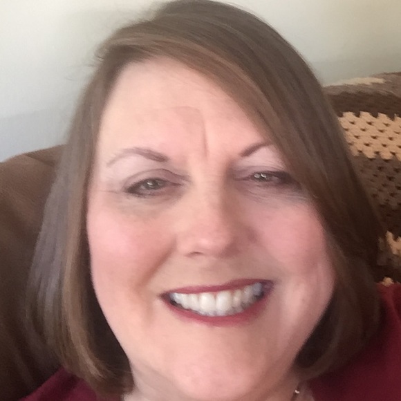 Meet your Posher, Becky - Picture 2 of 3